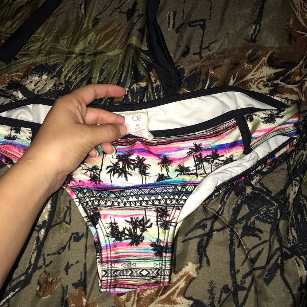 Bathing suit - Picture 2 of 2